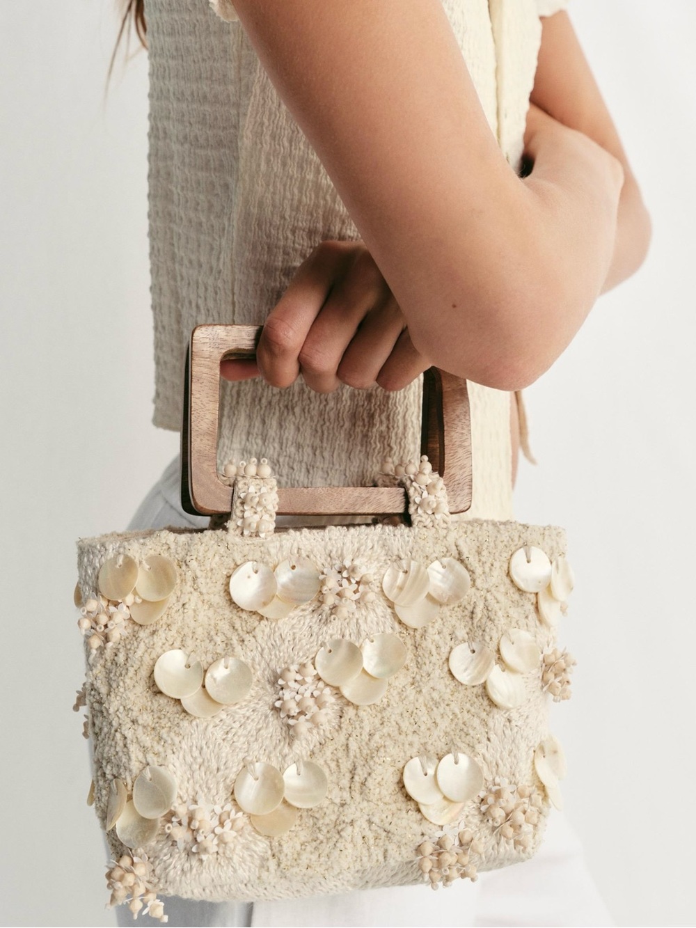 🆕{ZARA} Ivory Appplique Bag with Wooden Handles
